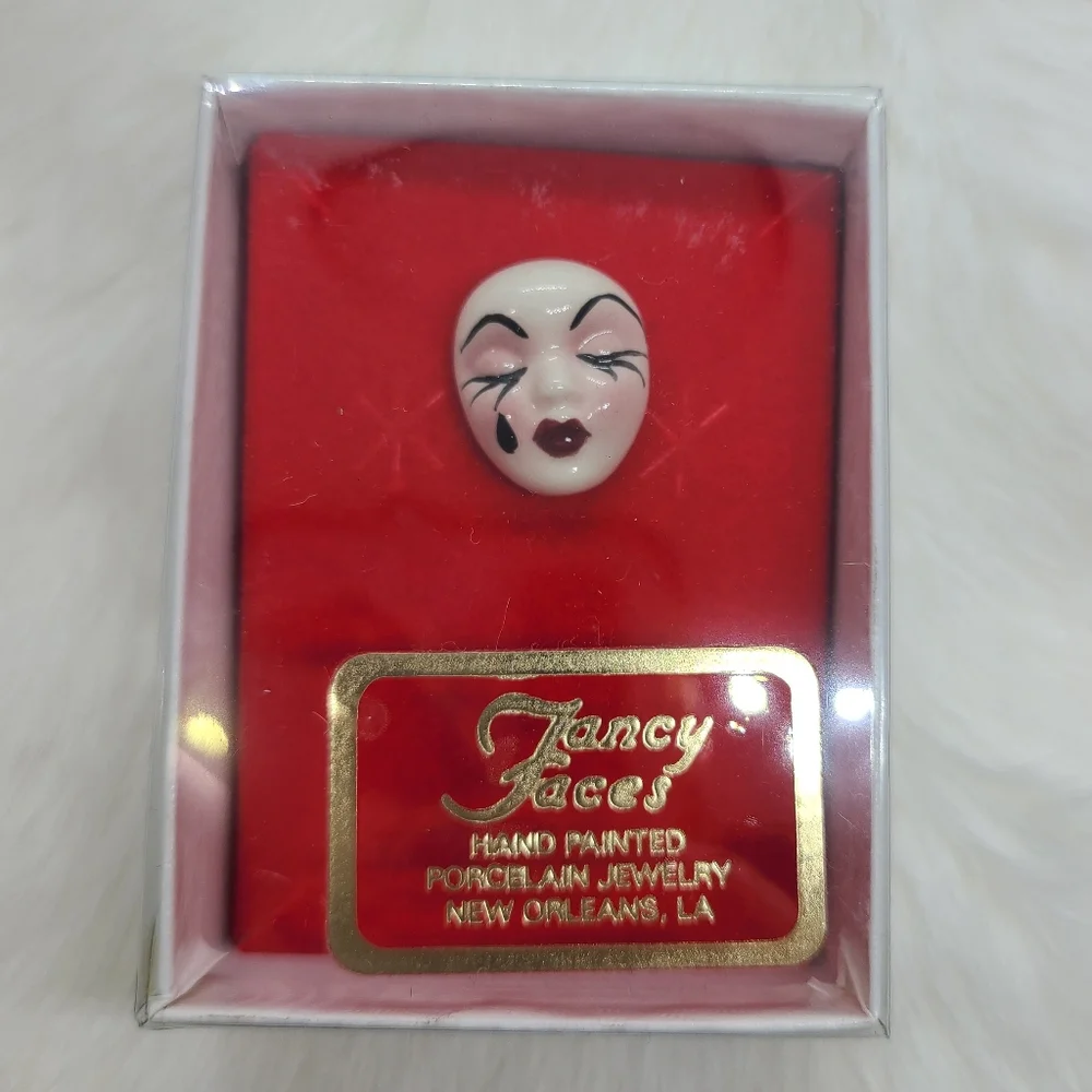 Vintage Fancy Faces Brooch Pin Handpainted Porcelain Mask Teardrop - Picture 5 of 5